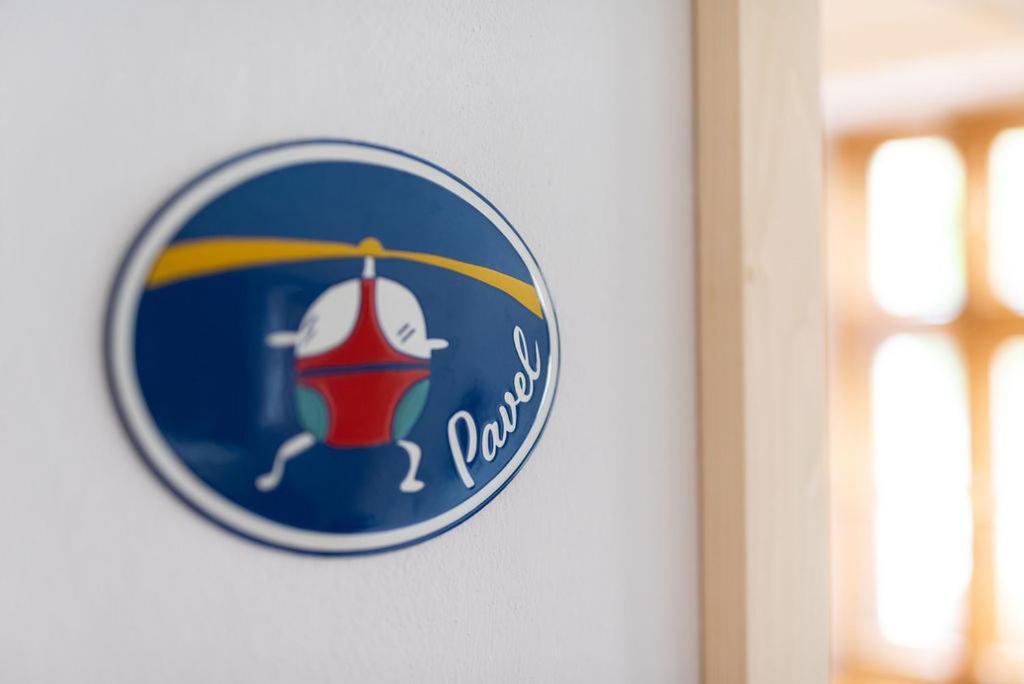 Dum Pratel Pavlova Hotel ภายนอก รูปภาพ